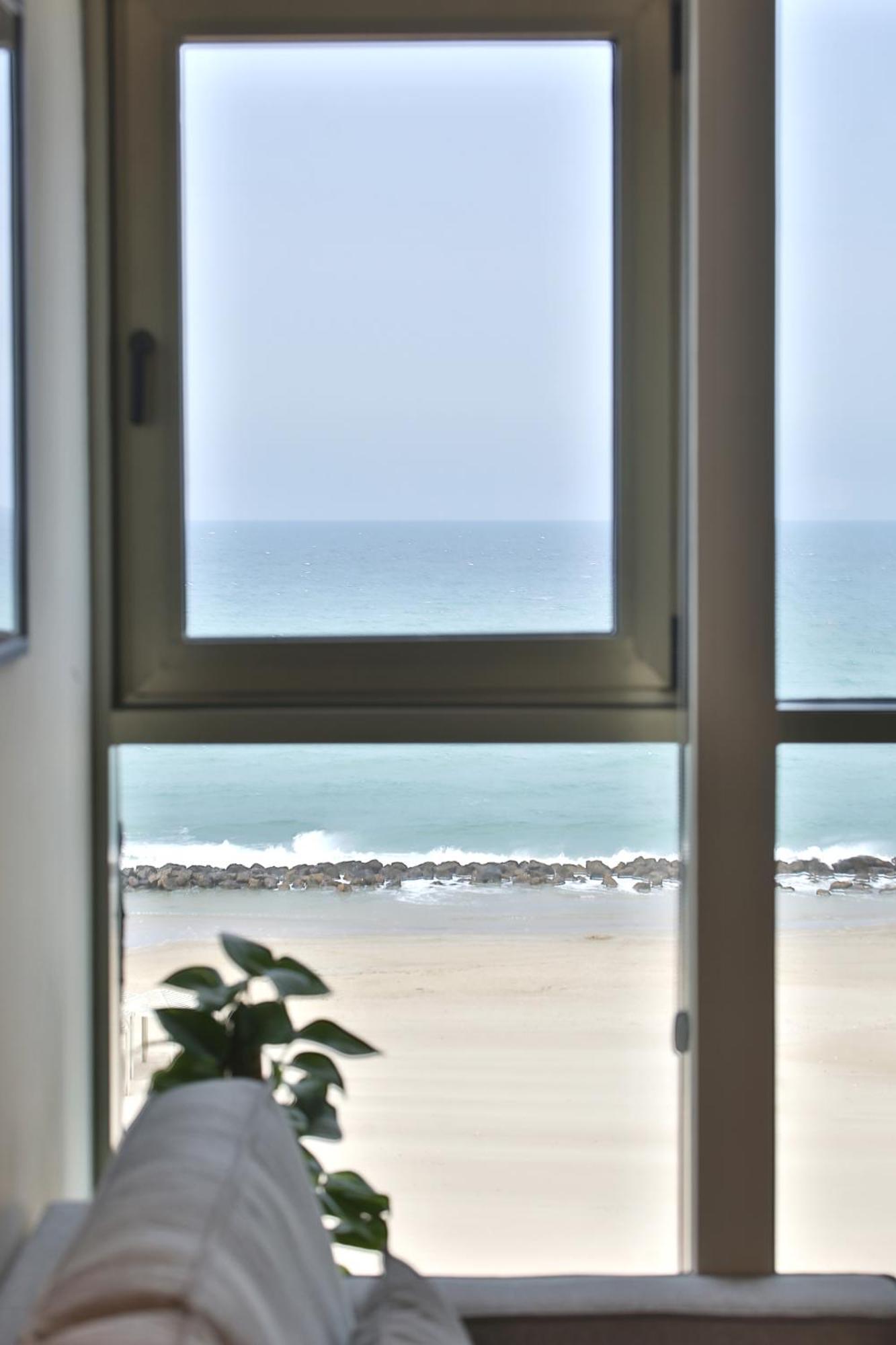 Luxury Suites By Notaly Ariel - Carmel Beach Haifa Habitación foto